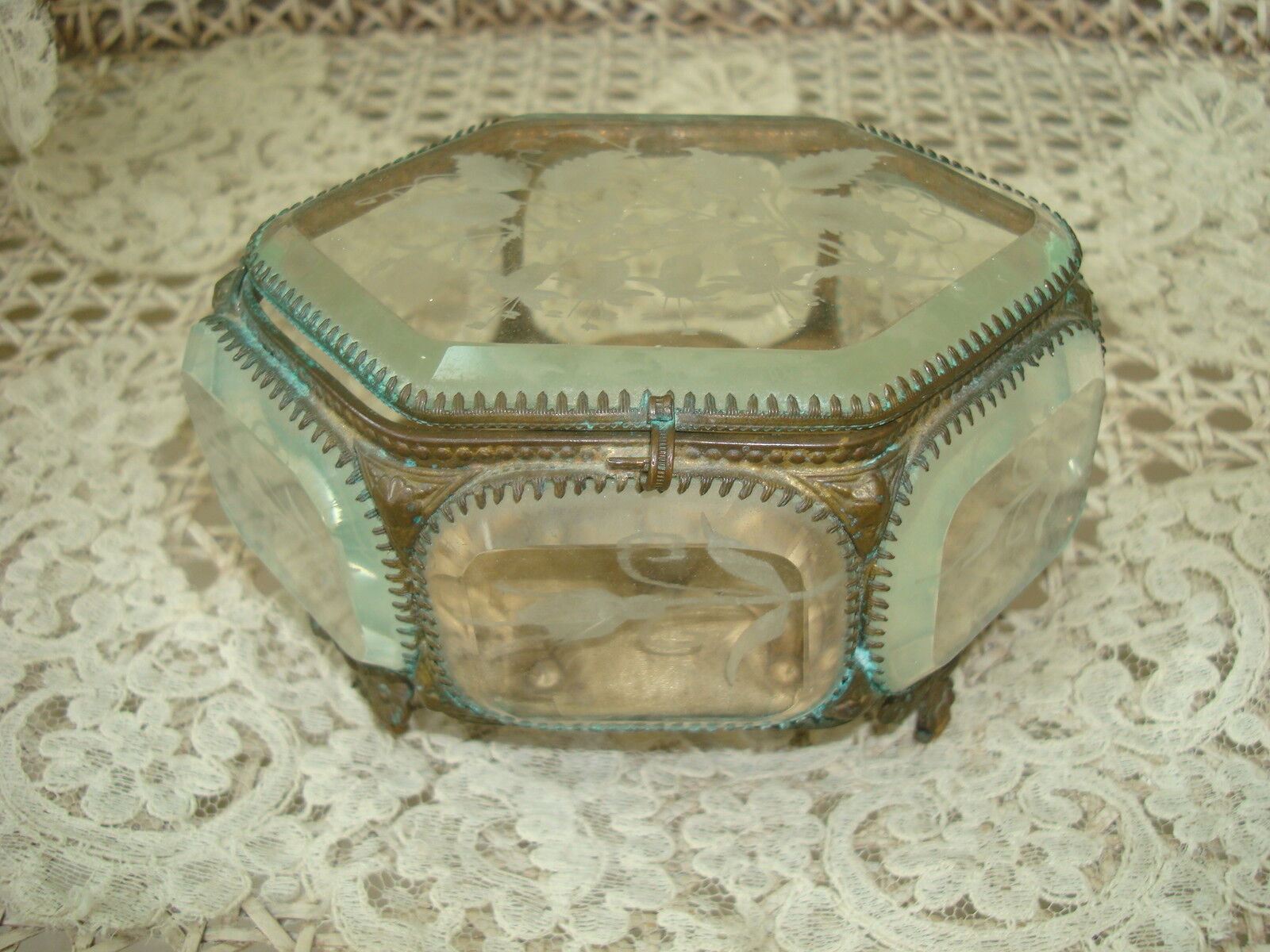 EXQUISITE LARGE ANTIQUE FRENCH CASKET BOX ORMOLU JEWELRY BOX FROM FRANCE