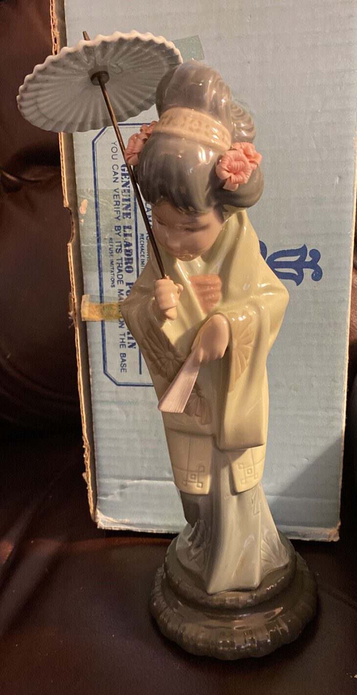 LLADRO 4988 Japanese with Parasol Retired Mint Condition Original Box Look