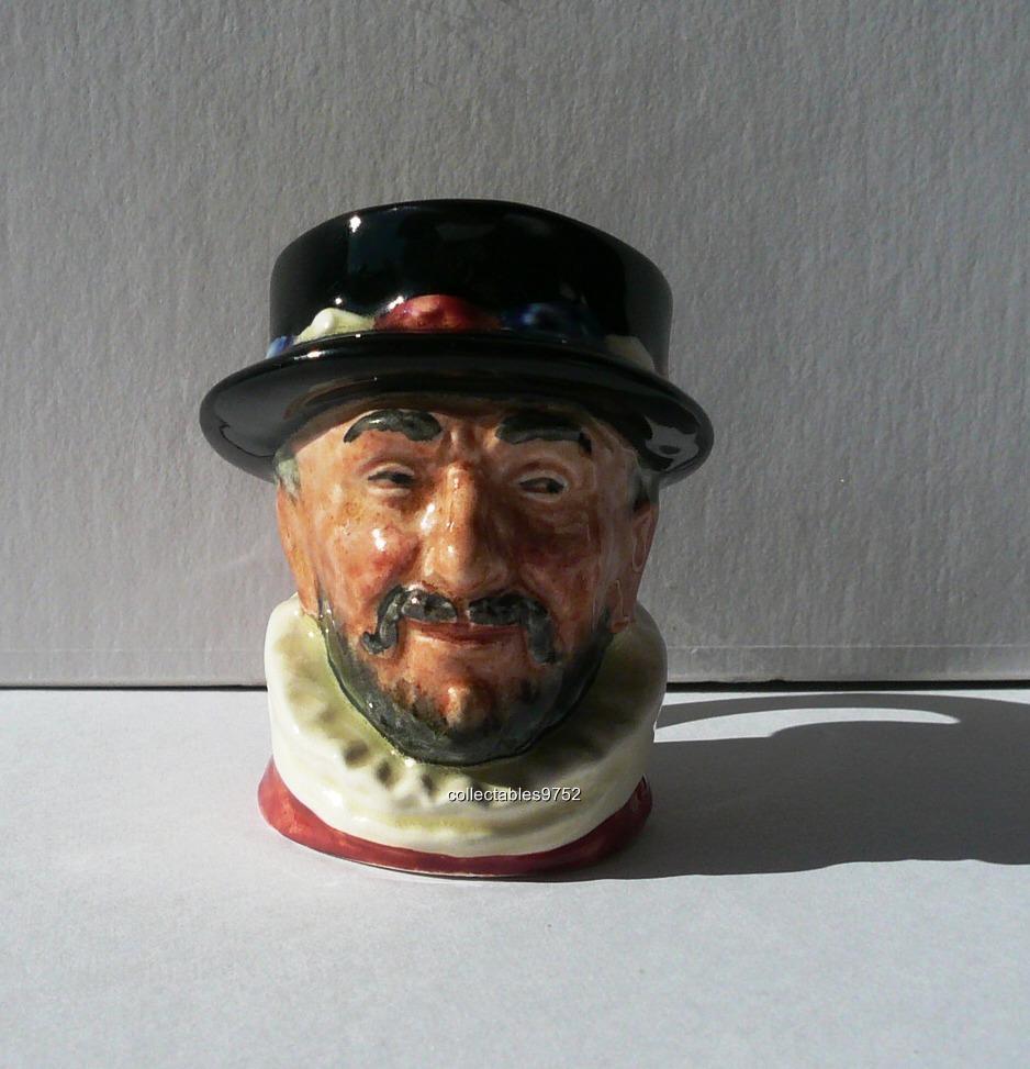 D6251 Royal Doulton character jug Beefeater (GR Handle)