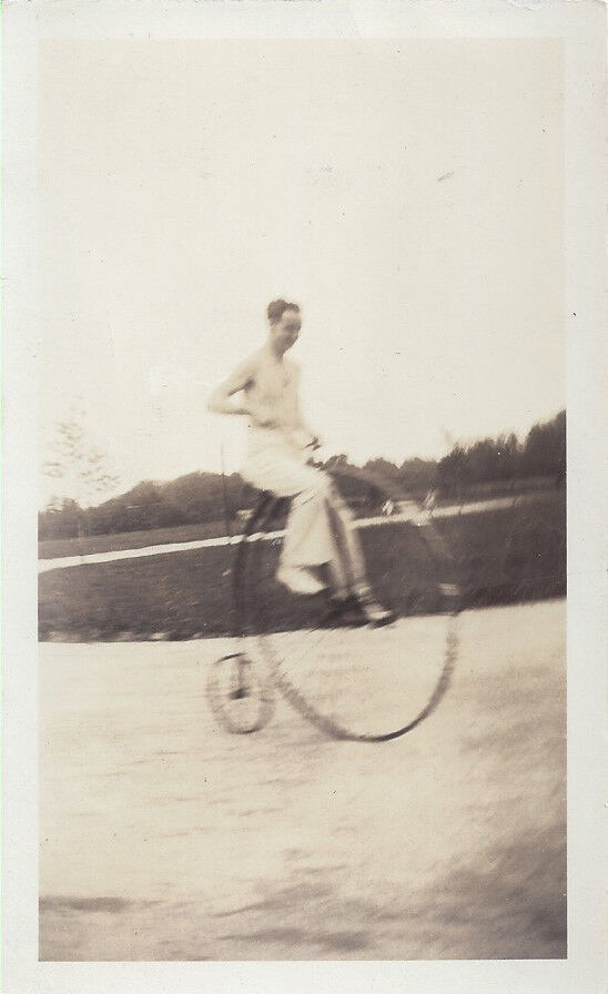 1930s SNAPSHOT PHOTO MAN RIDING HIGH WHEELER BICYCLE PENNY FARTHING ORDINARY
