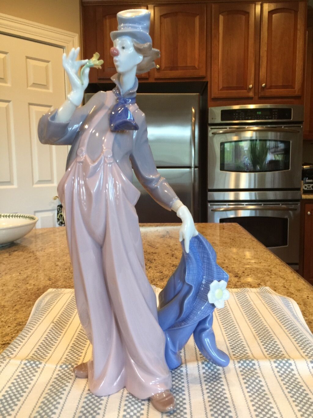 Lladro 6507 A Mile Of Style - Mint Condition