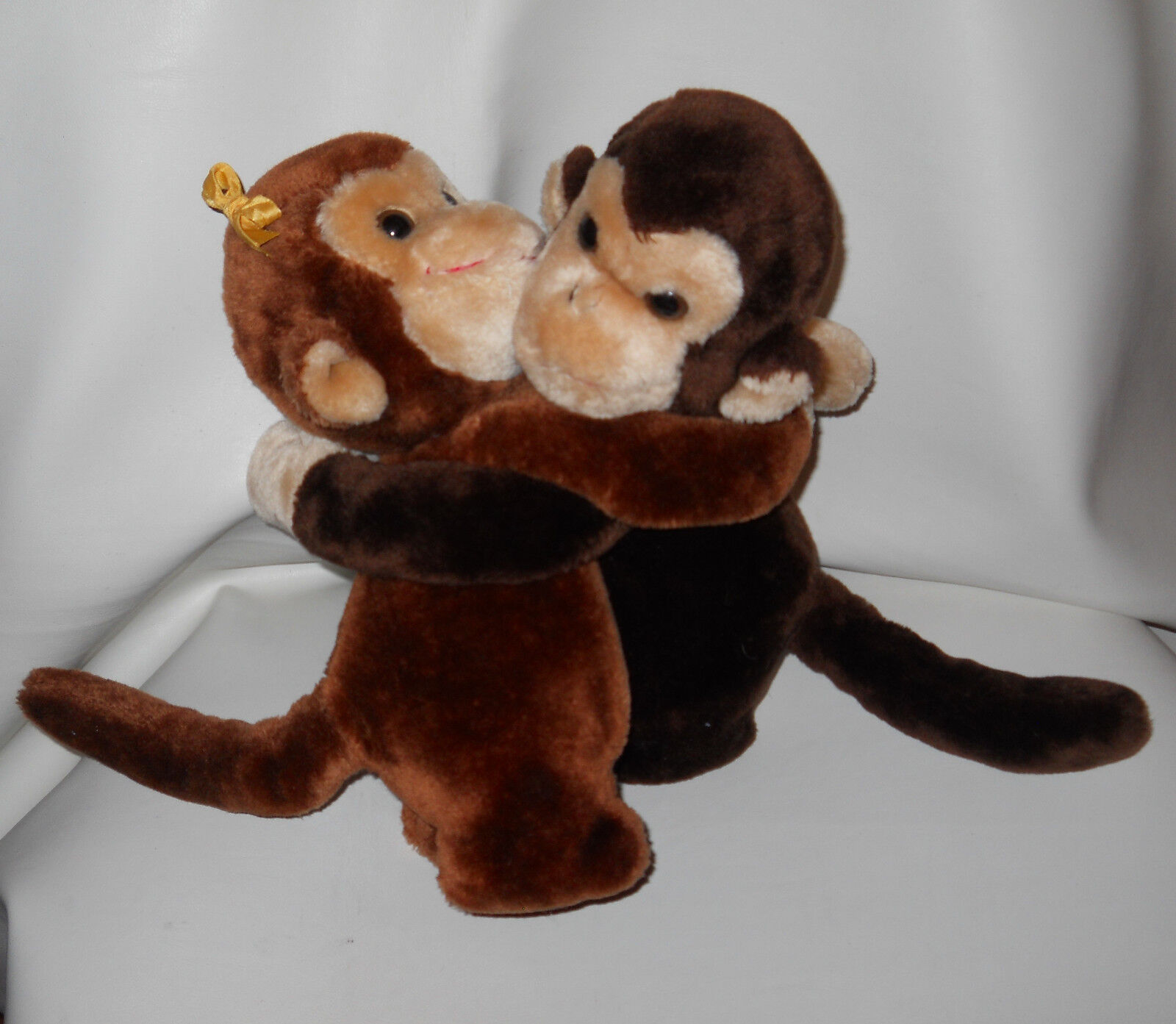 1984 Love Land Hugging Monkeys Stuffed Plush Animals Vintage 12\