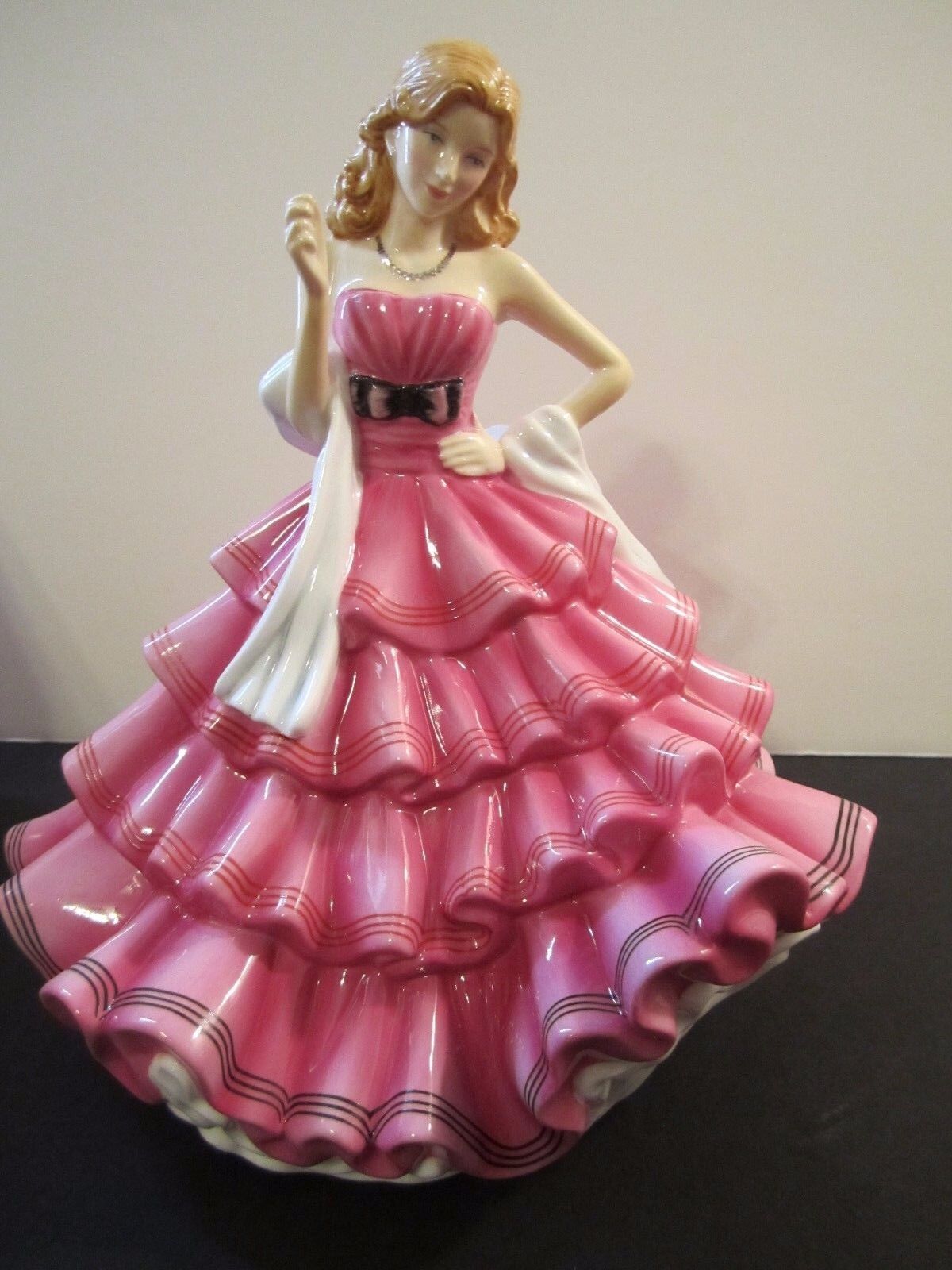 Royal Doulton Rosie HN 5775 Michael Doulton Figurine of the Year 2016 New
