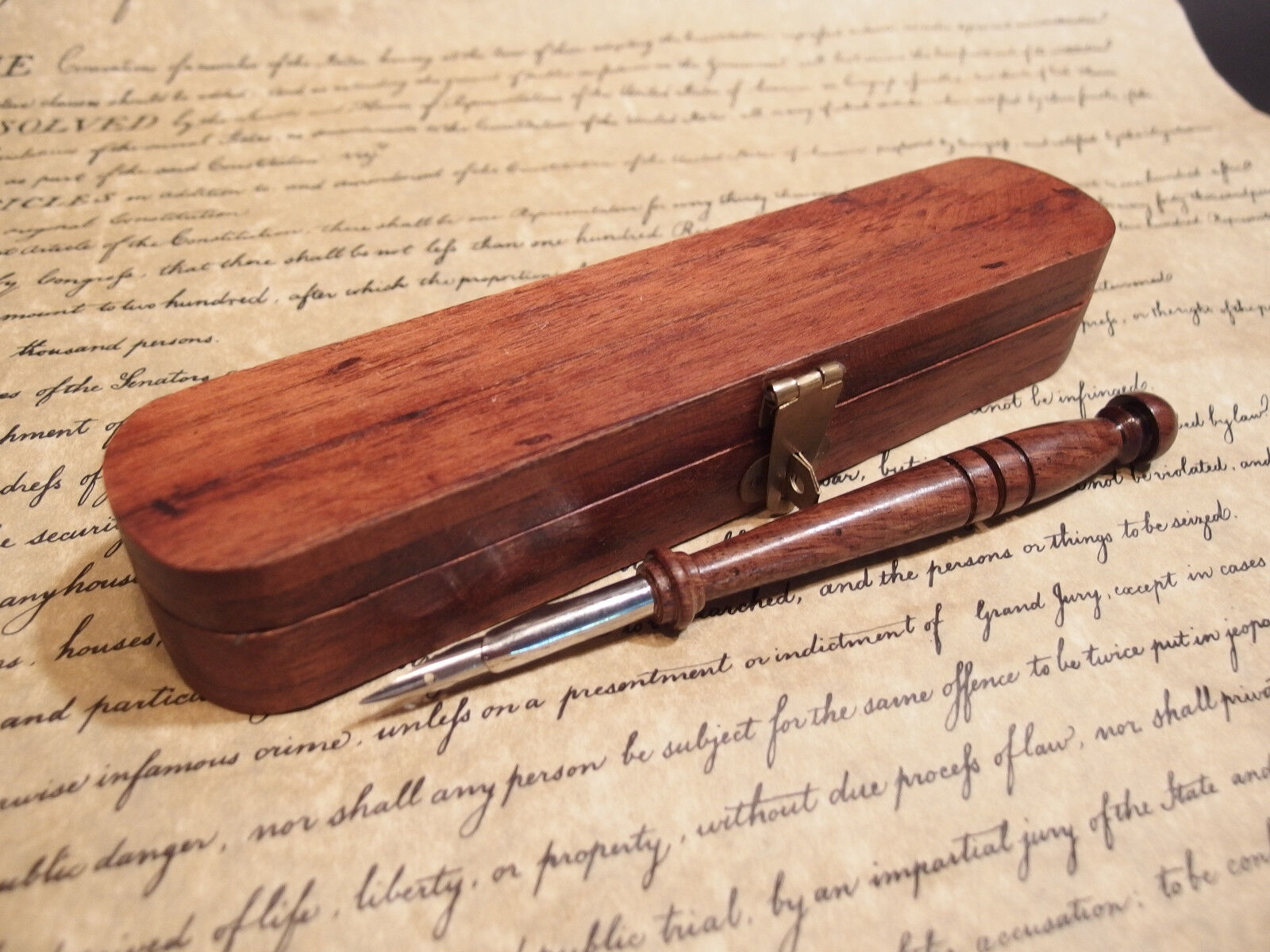 Vintage Antique Style Turned Wood Inkwell Ink Dip Quill Desk Writing Pen w Box 
