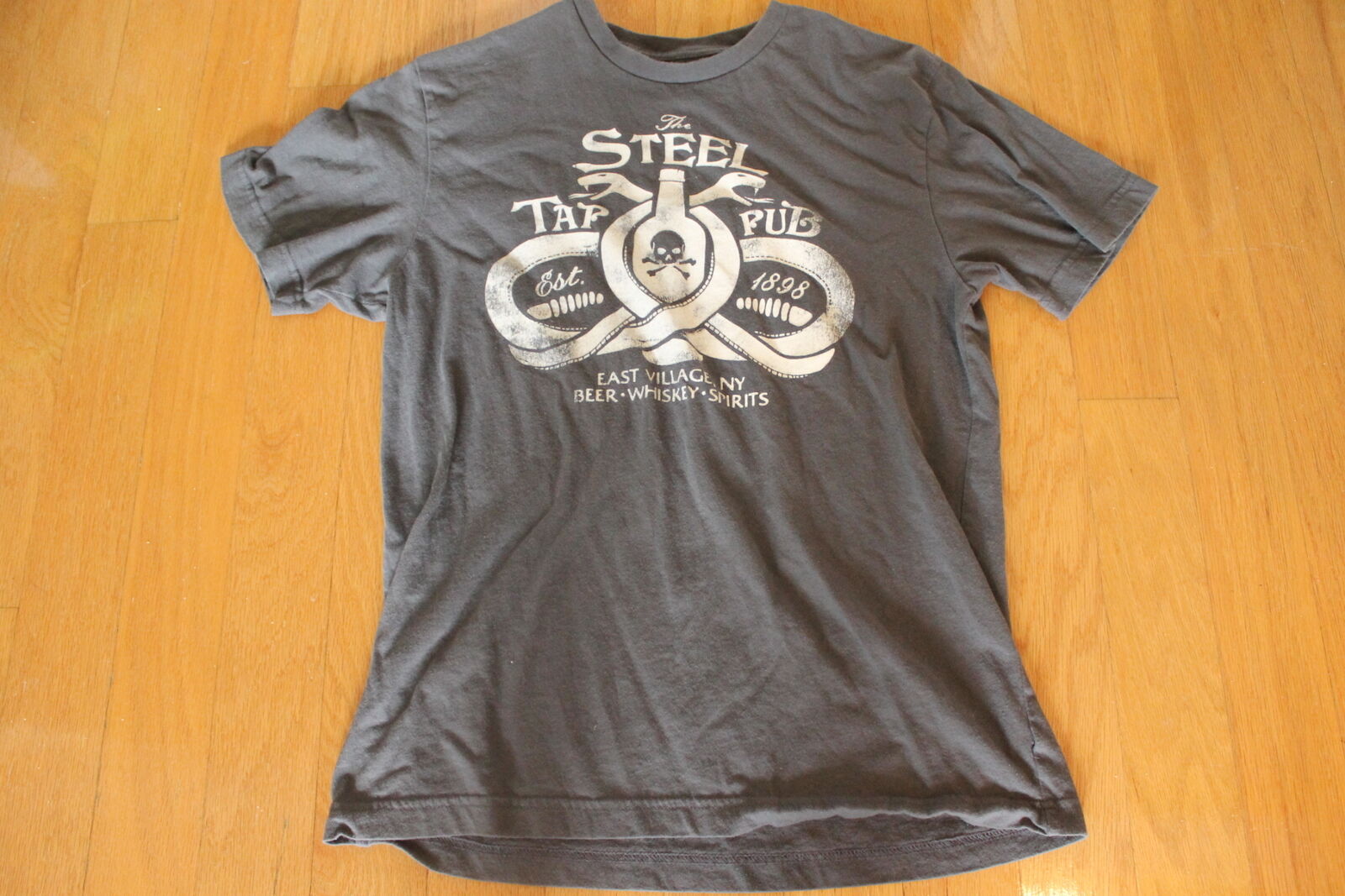 Used Old Navy Men\'s Gray Steel Tap Pub Cotton T-Shirt Training Shirt size M