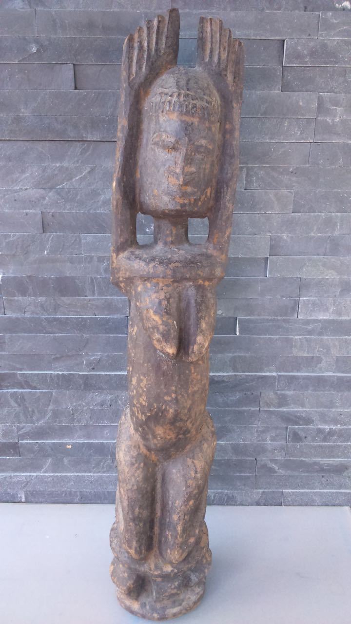 old African statue. ancienne Statue africaine DOGON