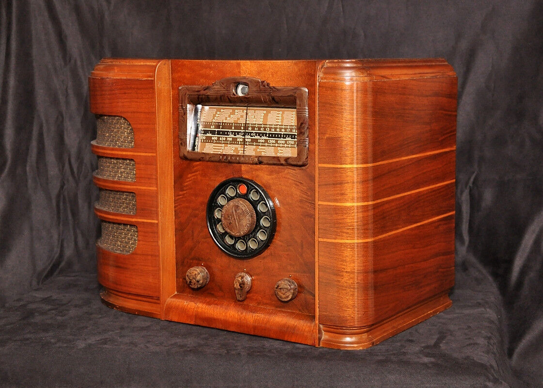 BEAUTIFUL 1937 SILVERTONE - 4669 ART DECO ORIGINAL WOOD RADIO RECAPPED & PLAYING