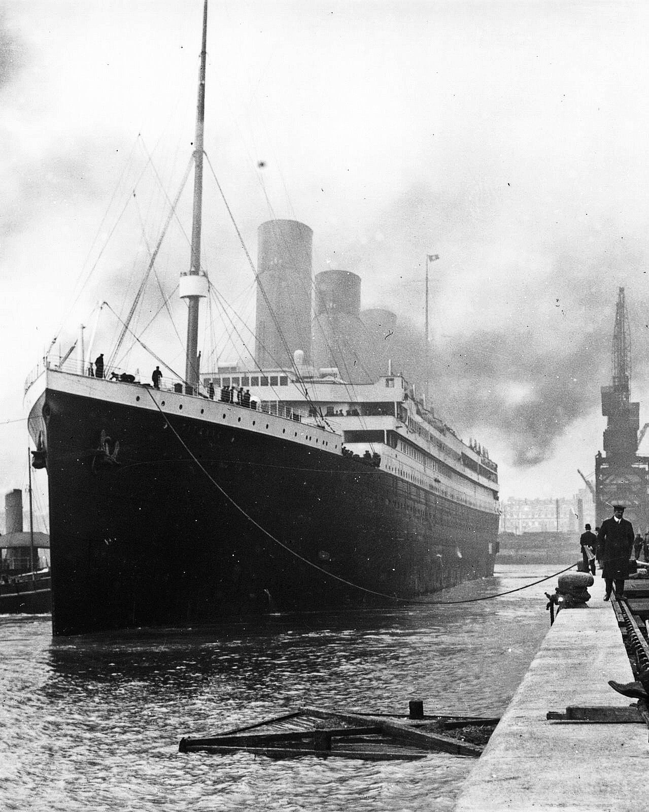 RMS Titanic Ship at Docks 1912 Southampton 11 x 14 Photo Photograph Picture 