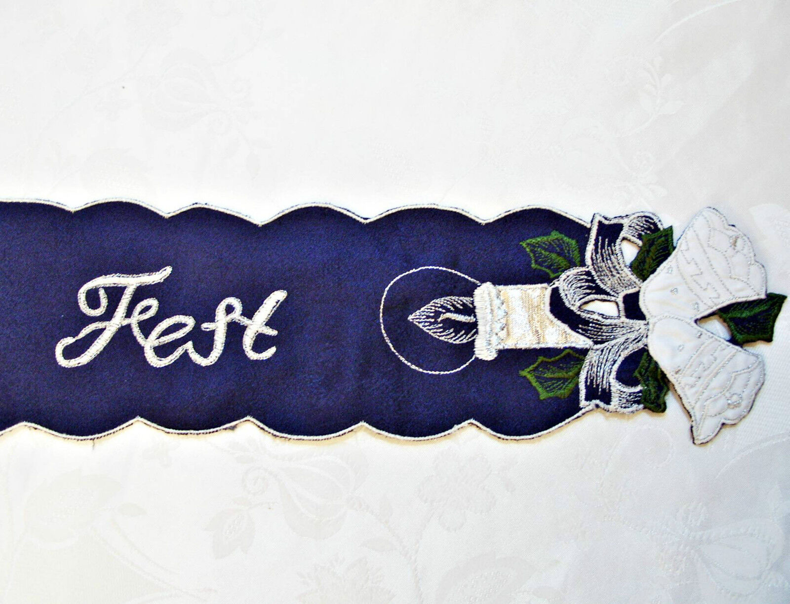 VINTAGE CHRISTMAS DECORATION BELLS APPLICATION CUT EMBROIDERY BLUE TABLE RUNNER