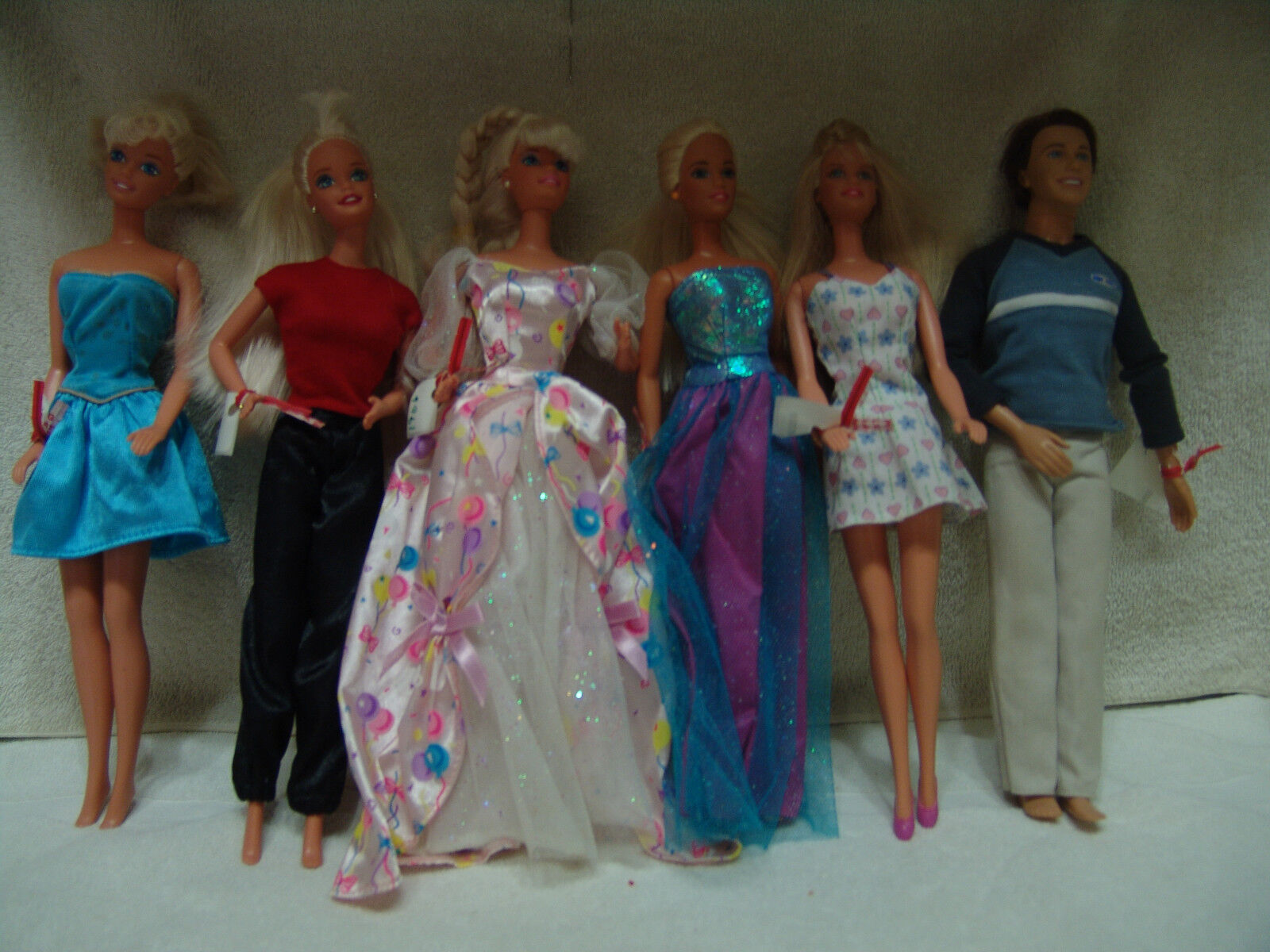 VINTAGE HUGE BARBIE LOT COLLECTION CLOTHES 1966 ACCESSORIES SHOES OLD RARE 300 +