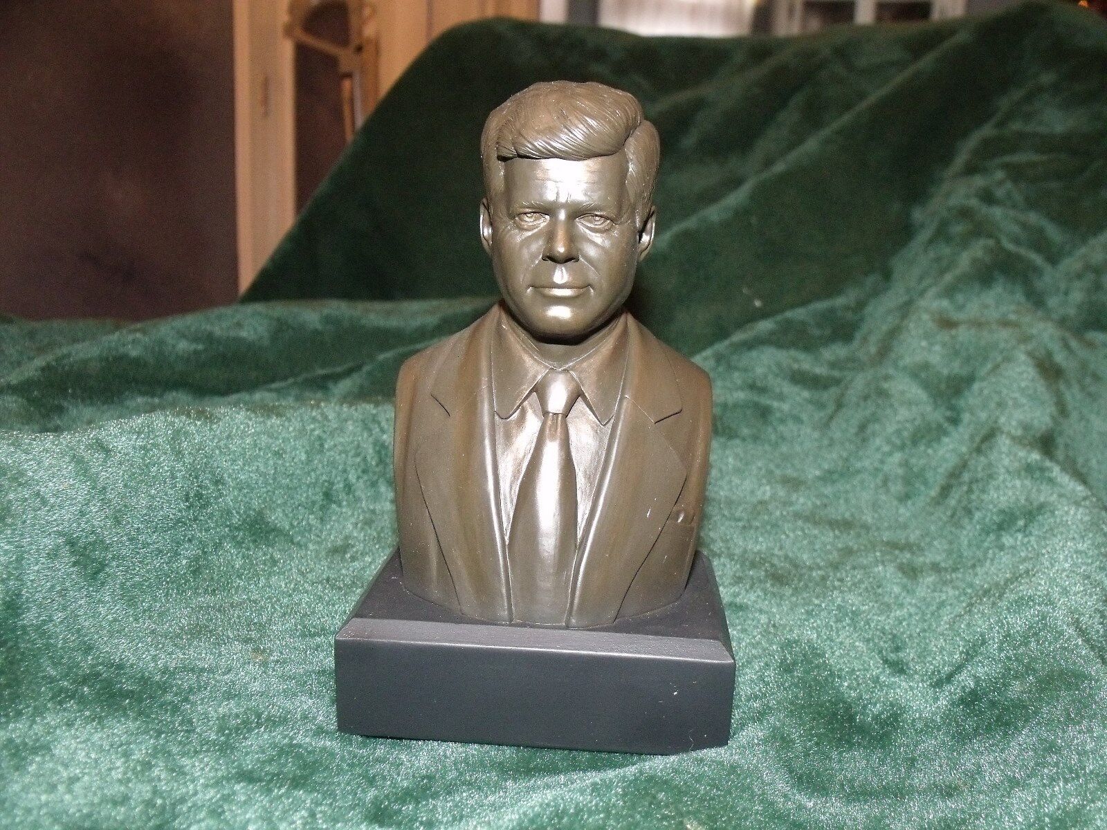 John F Kennedy JFK Bust / Statue : NEW IN BOX  6\