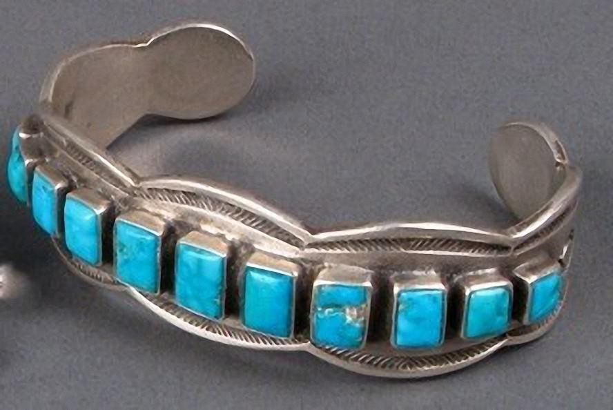 VINTAGE NAVAJO Row Bracelet 11 Gem Grade Bisbee Turquoise Stones Sterling Silver
