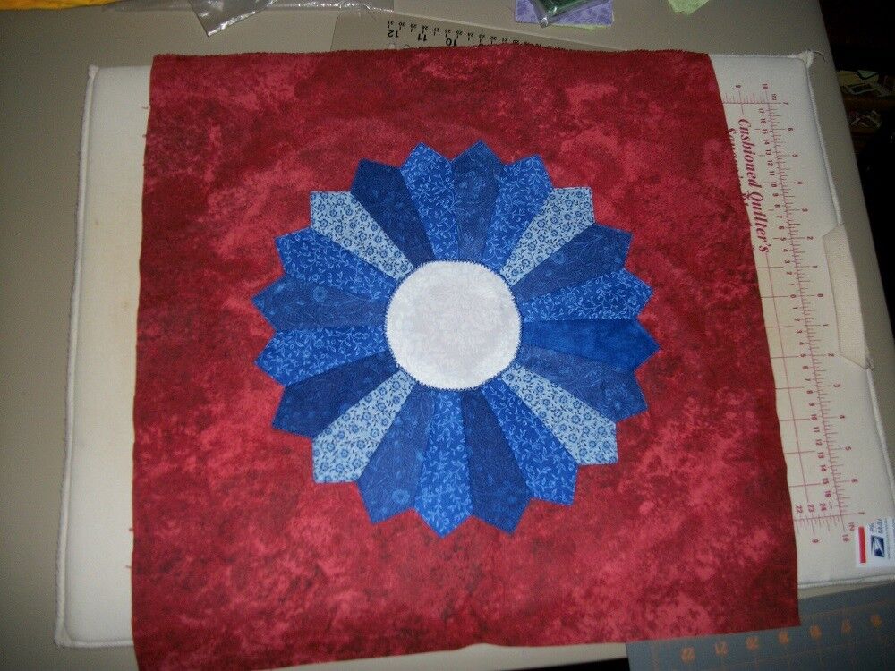Dresden Plate Quilt Top or Block~~Red, White, Blue~~18 X 18     Z2