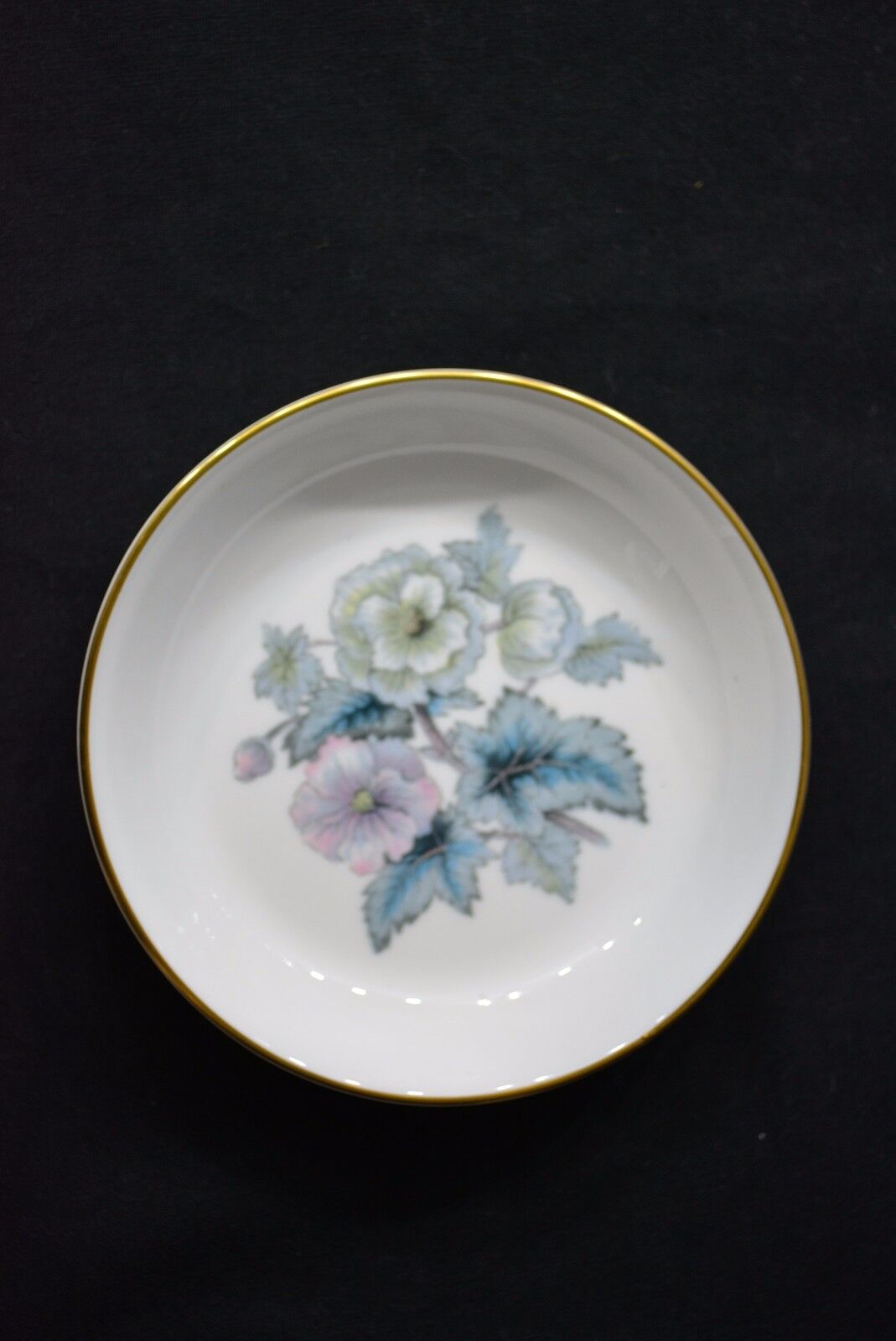 EUC Vintage 1 Royal Worcester Plate. Flowers. Mint In Box Great Gift