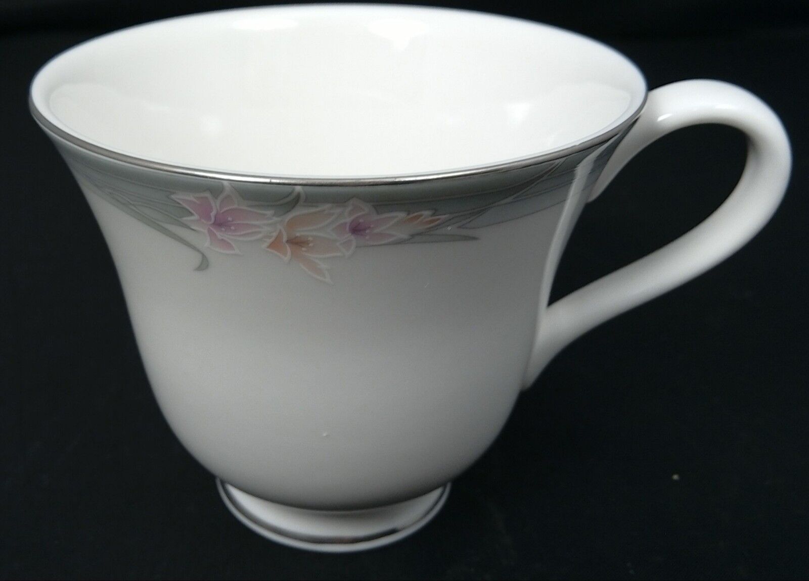 Royal Doulton Sophistication Pattern Fine China Cup & Saucer Made in England