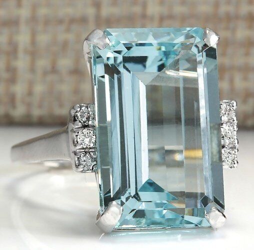 Beautiful 10 CT Aquamarine Ring in Sterling Silver Setting~Sz 7~The Perfect Gift