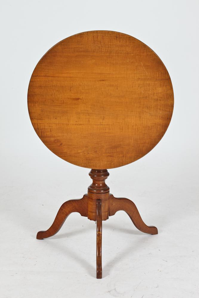 AMERICAN TIGER MAPLE BIRD-CAGE TILT-TOP TABLE, 19th century. - H: 25 ... Lot 693