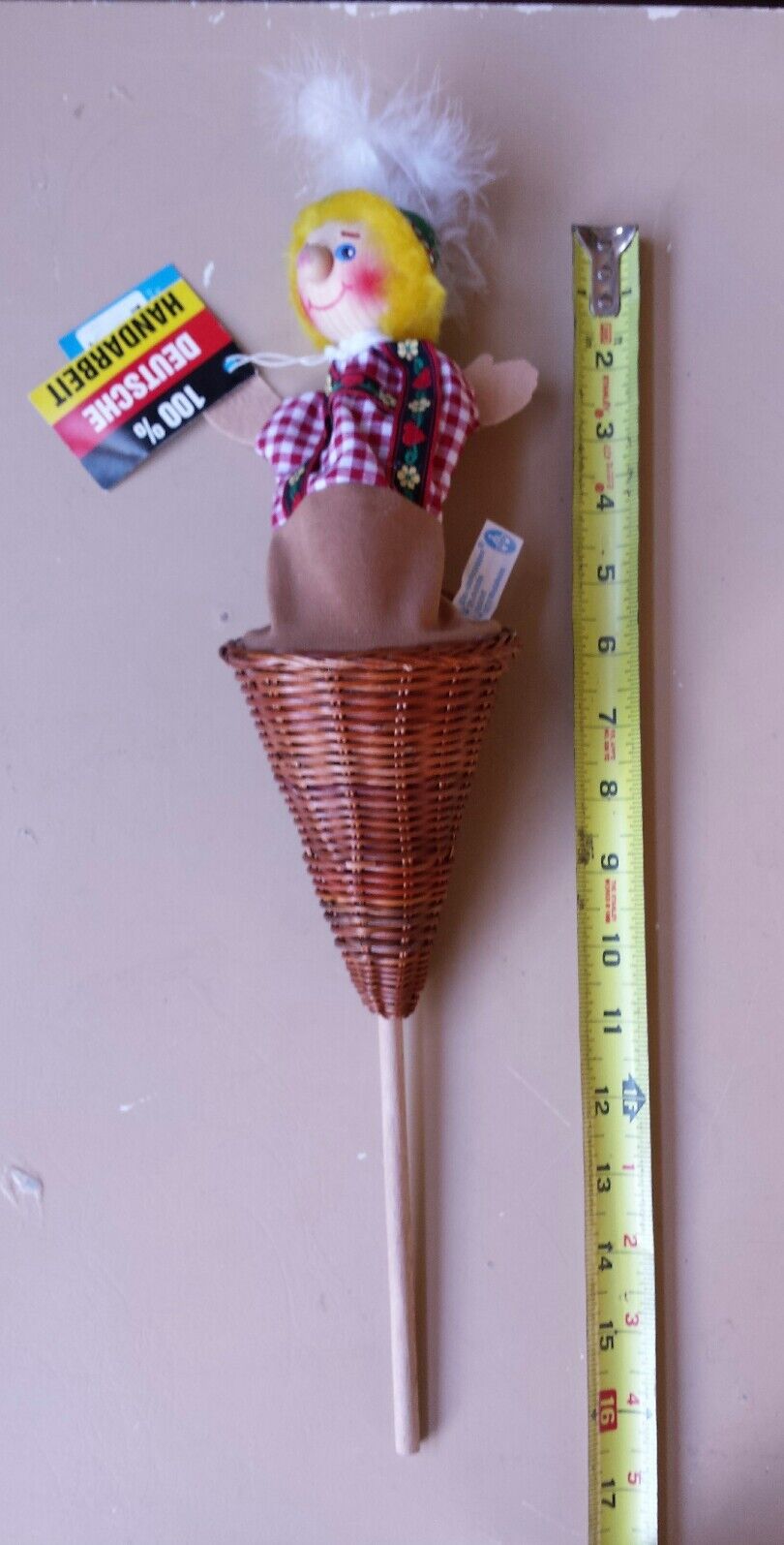 Kersa pop up Puppet wood/wicker/cloth in basket Germany 50160 Seppel