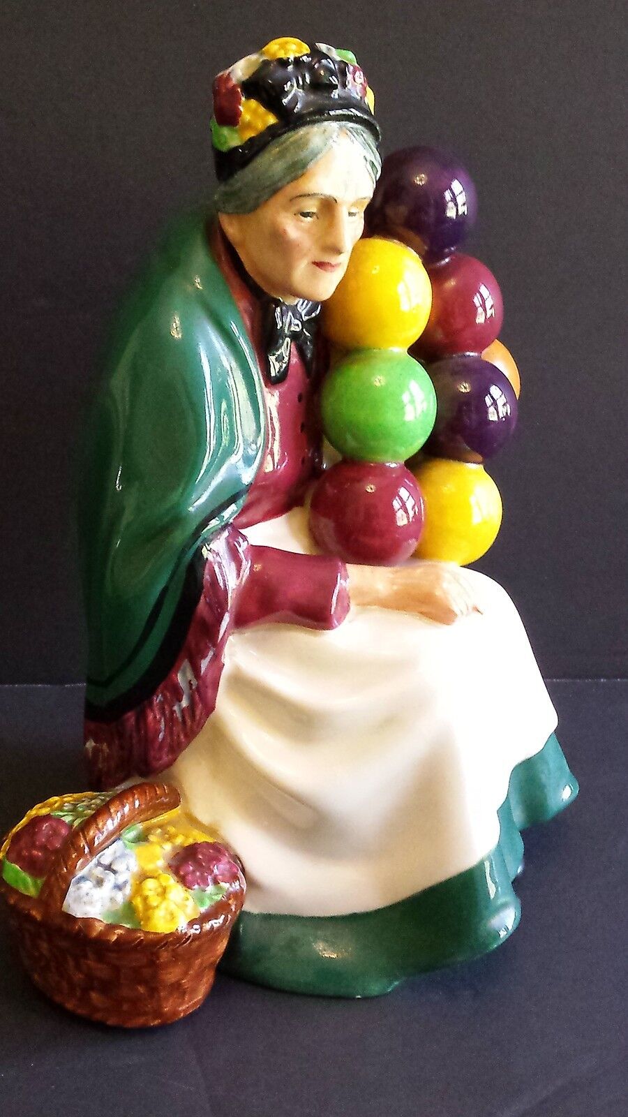 ROYAL DOULTON THE OLD BALLOON SELLER WOMAN VINTAGE FIGURINE NO 1315  RETIRED