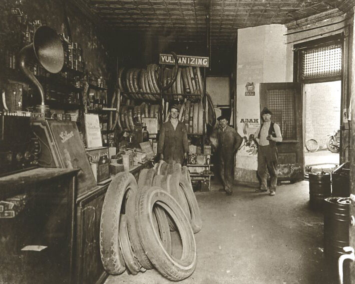 Vintage Ford Auto Repair Shop Auto Garage Interior Old Time Auto Part Store LOOK
