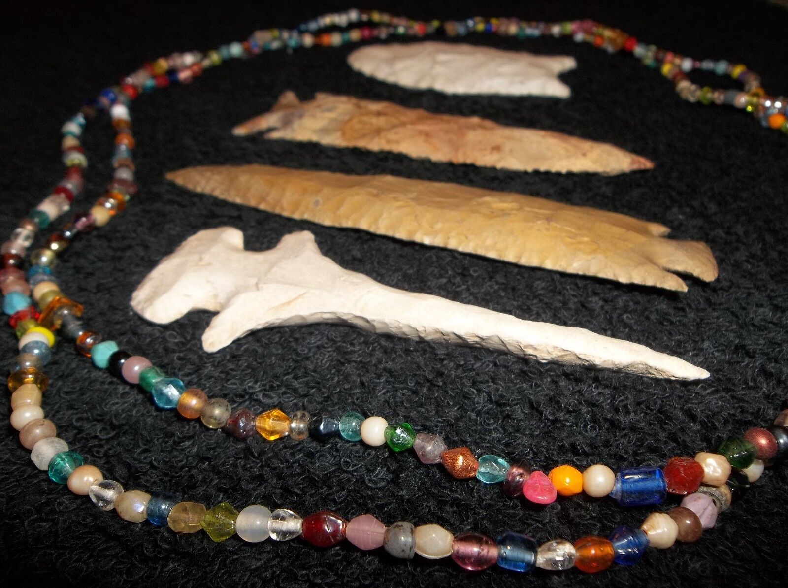4 FOOT LONG STRAND OF GREAT OLD TRADE BEAD NECKLACE GLASS BEADS BEAUTIFUL COLORS