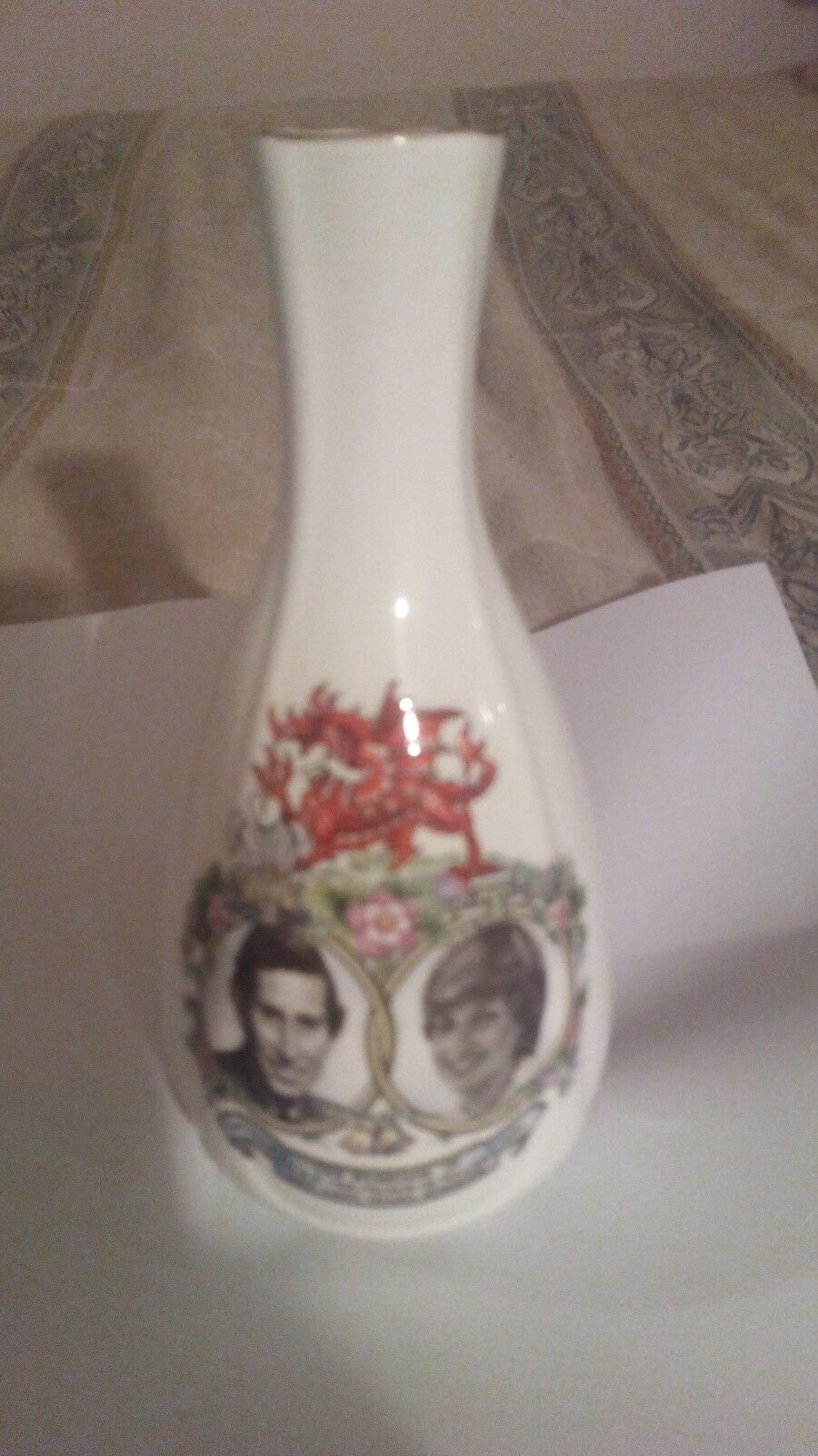 Royal couple - collectable memorabilia - 1981 Porcelain flower vase, 3x6 Inch