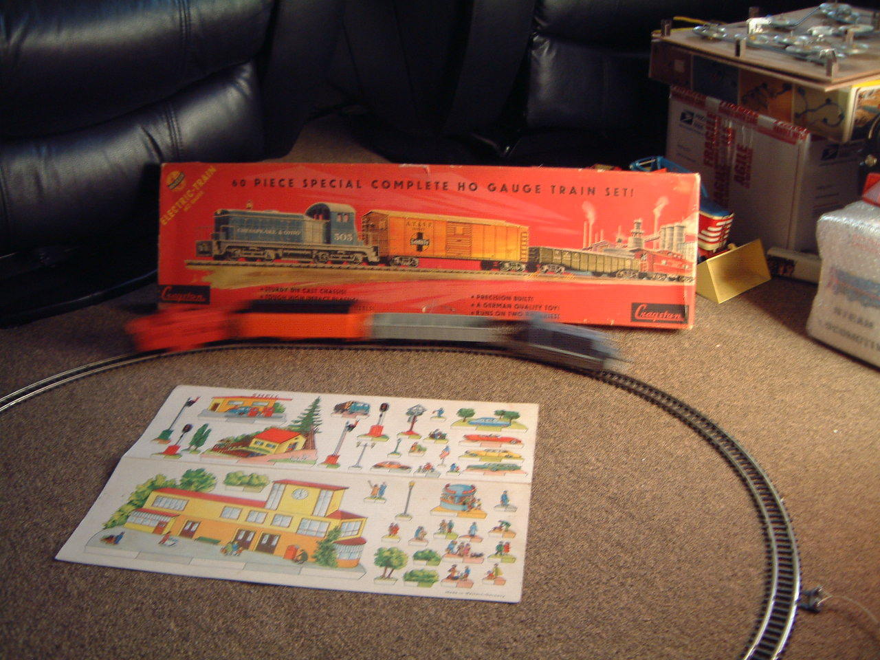 VINTAGE CRAGSTAN B/O TRAIN MADE BY DISTLER. COMPLETE/WORKS W/ALL 60 PIECES & BOX