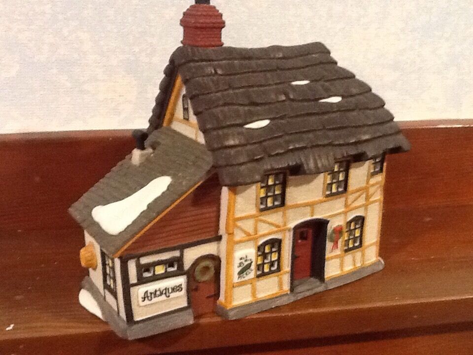 Dept 56 Dickens Village - Mr. & Mrs. Pickle Cottage