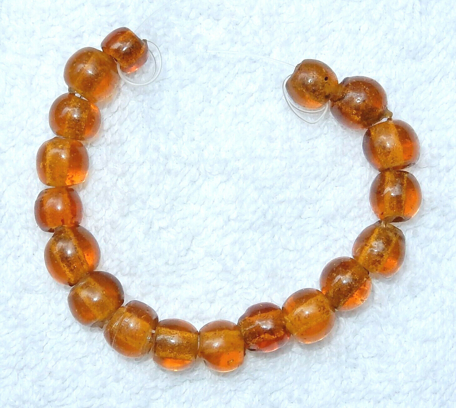 18 BEAUTIFUL OLD VINTAGE TRANSLUCENT AMBER CHINESE PEKING GLASS 9mm BEADS NOS