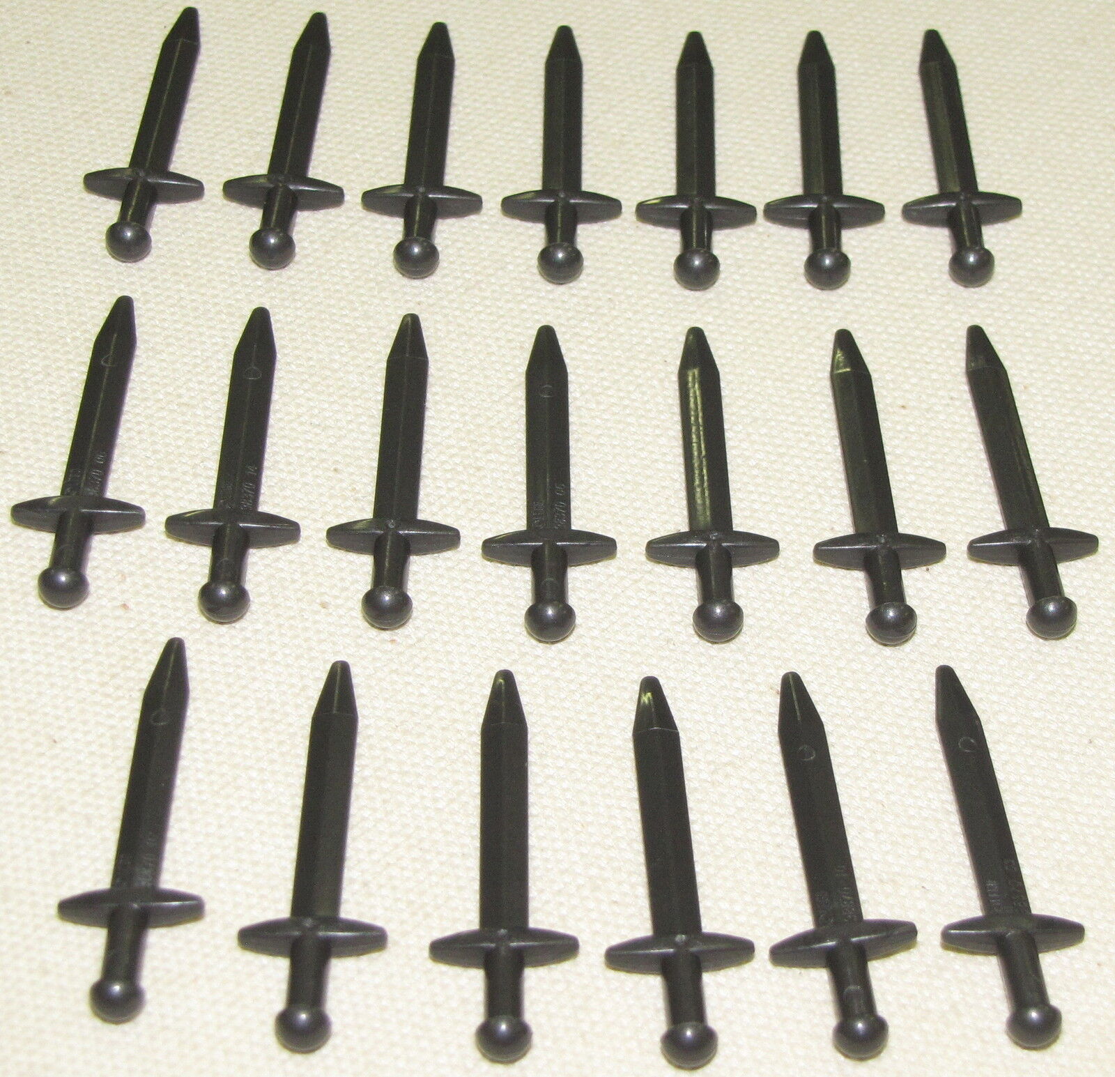 LEGO LOT OF 20 PEARL DARK GREY SWORDS POINTED GREATSWORD CASTLE KNIGHT WEAPON