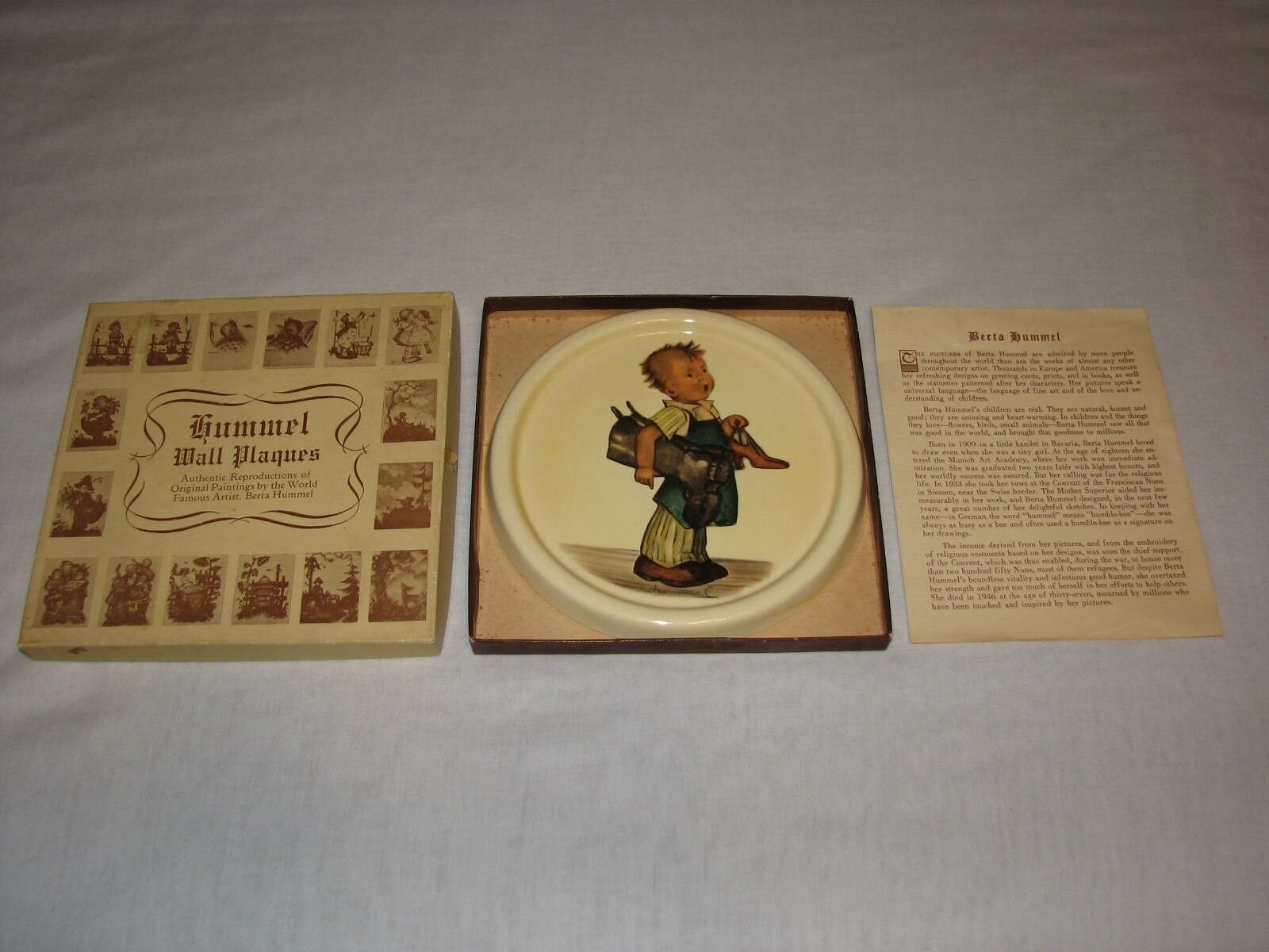 Berta HUMMEL ceramic Wall Figure plaque Art reproductions in BOX OLD vintage 