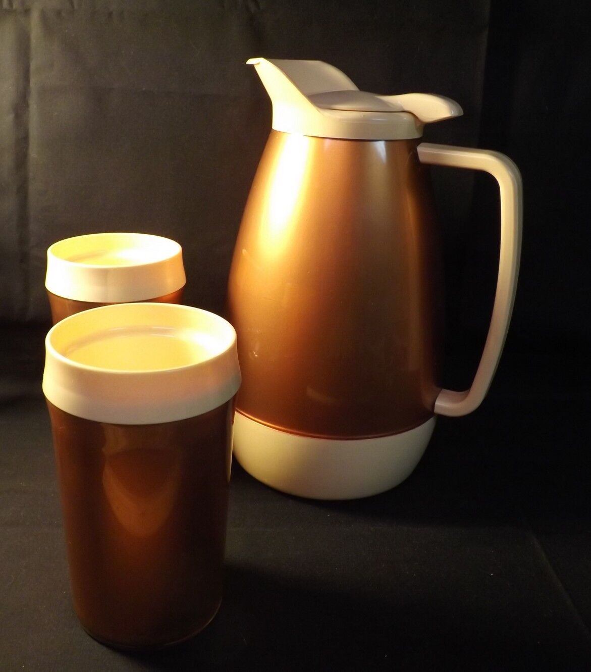 Thermo-Serv Insulated Pitcher and 2 Matching Glasses. Condition is Good