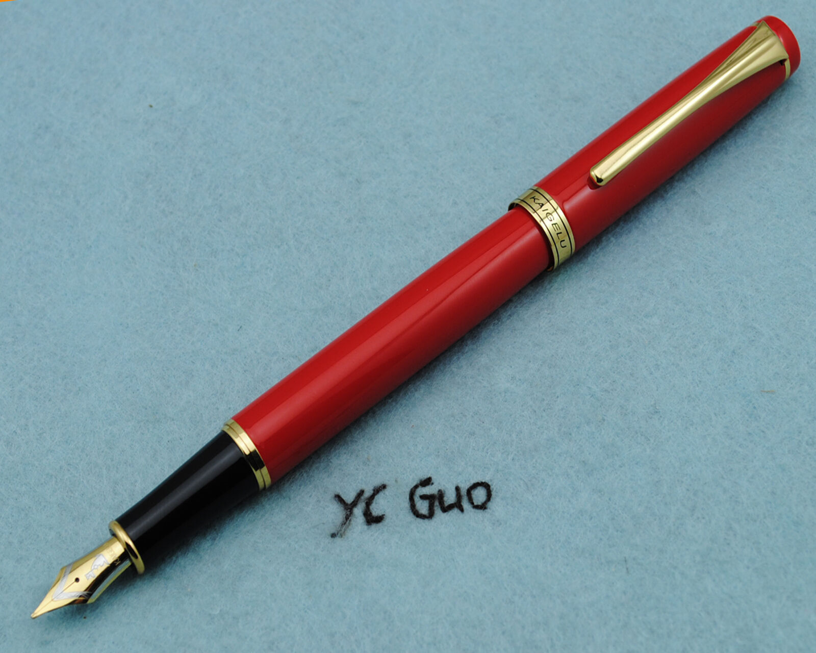 Kaigelu (kangaroo) 382 Red Fountain Pen Medium Nib Without Box