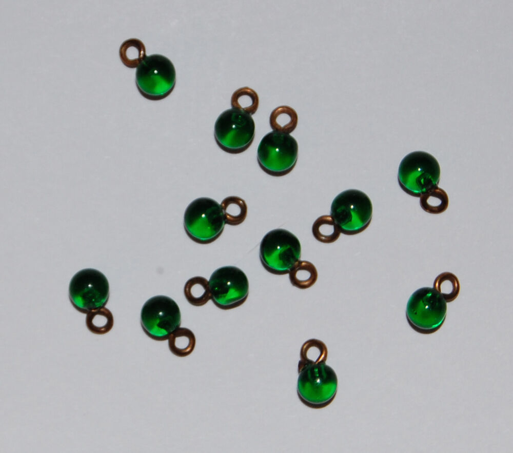VINTAGE TEENY TINY EMERALD GREEN GLASS 3mm DOLL SHOE SMALL BUTTON BEAD 