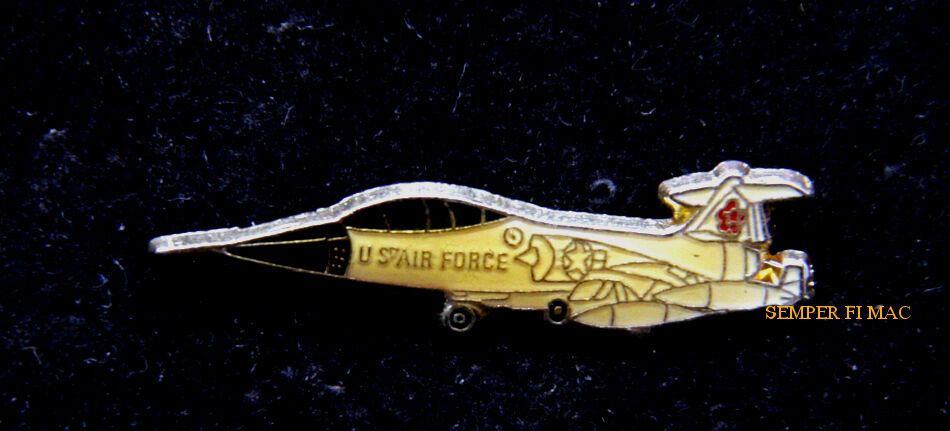 F-104 STARFIGHTER HAT LAPEL PIN US AIR FORCE PILOT CREW GIFT AFB USAF FIGHTER