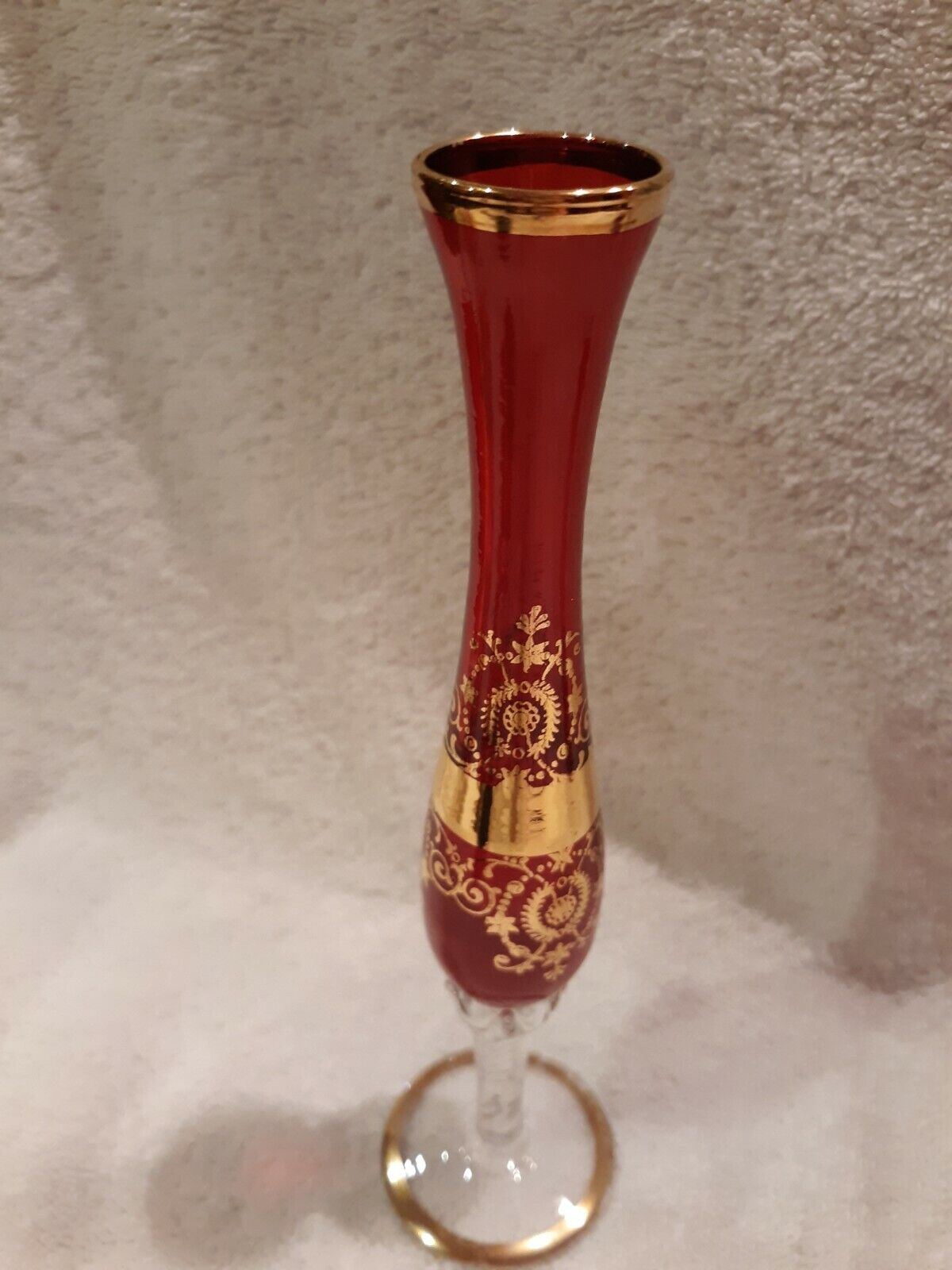 VTG RED & CLEAR GLASS BUD VASE w/GOLD TRIM & GOLD DESIGN --7 3/4”T & 1 7/8\