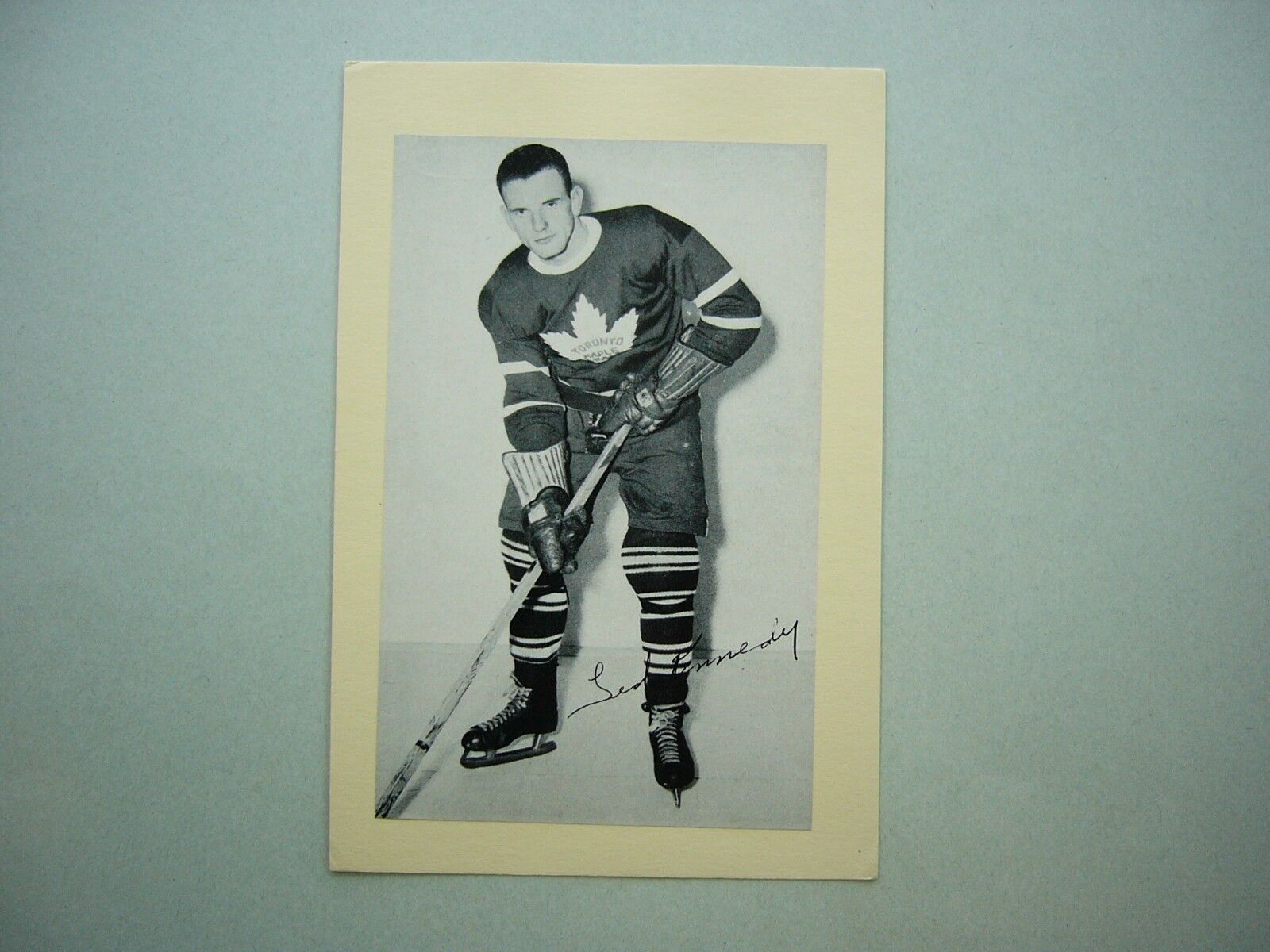 1944/64 BEEHIVE CORN SYRUP GROUP 2 NHL HOCKEY PHOTO TED KENNEDY NICE BEE HIVE