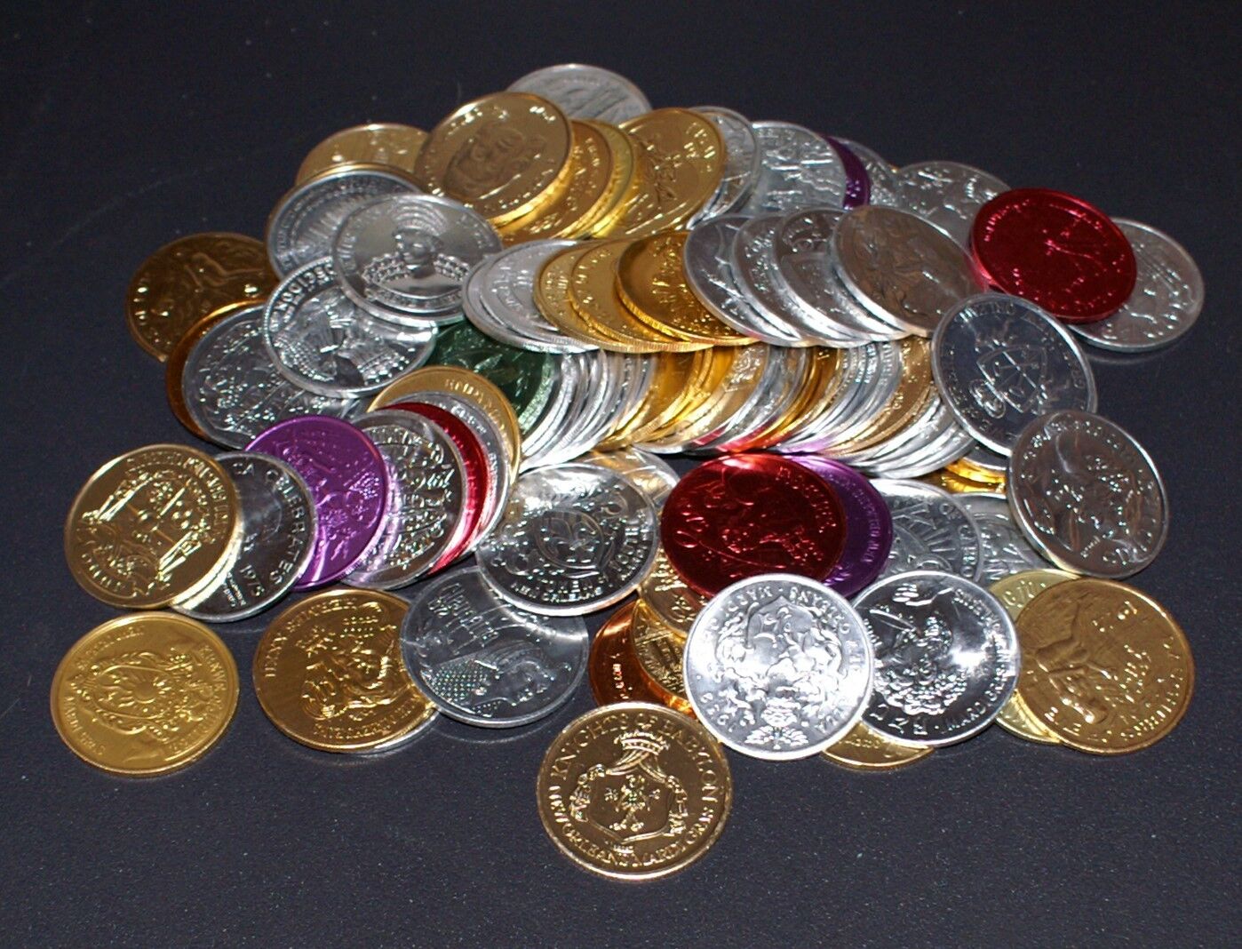 LOT OF 100 ASSORTED NEW ORLEANS MARDI GRAS PARADE DOUBLOONS FROM THE 1960\'S
