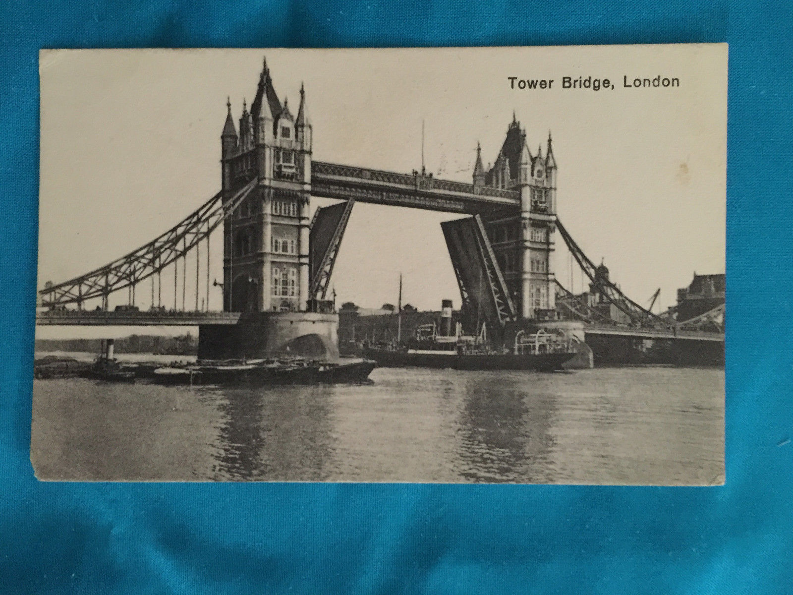 TOWER BRIDGE LONDON VINTAGE POSTCARD  STEAMBOAT ANTIQUE  1932
