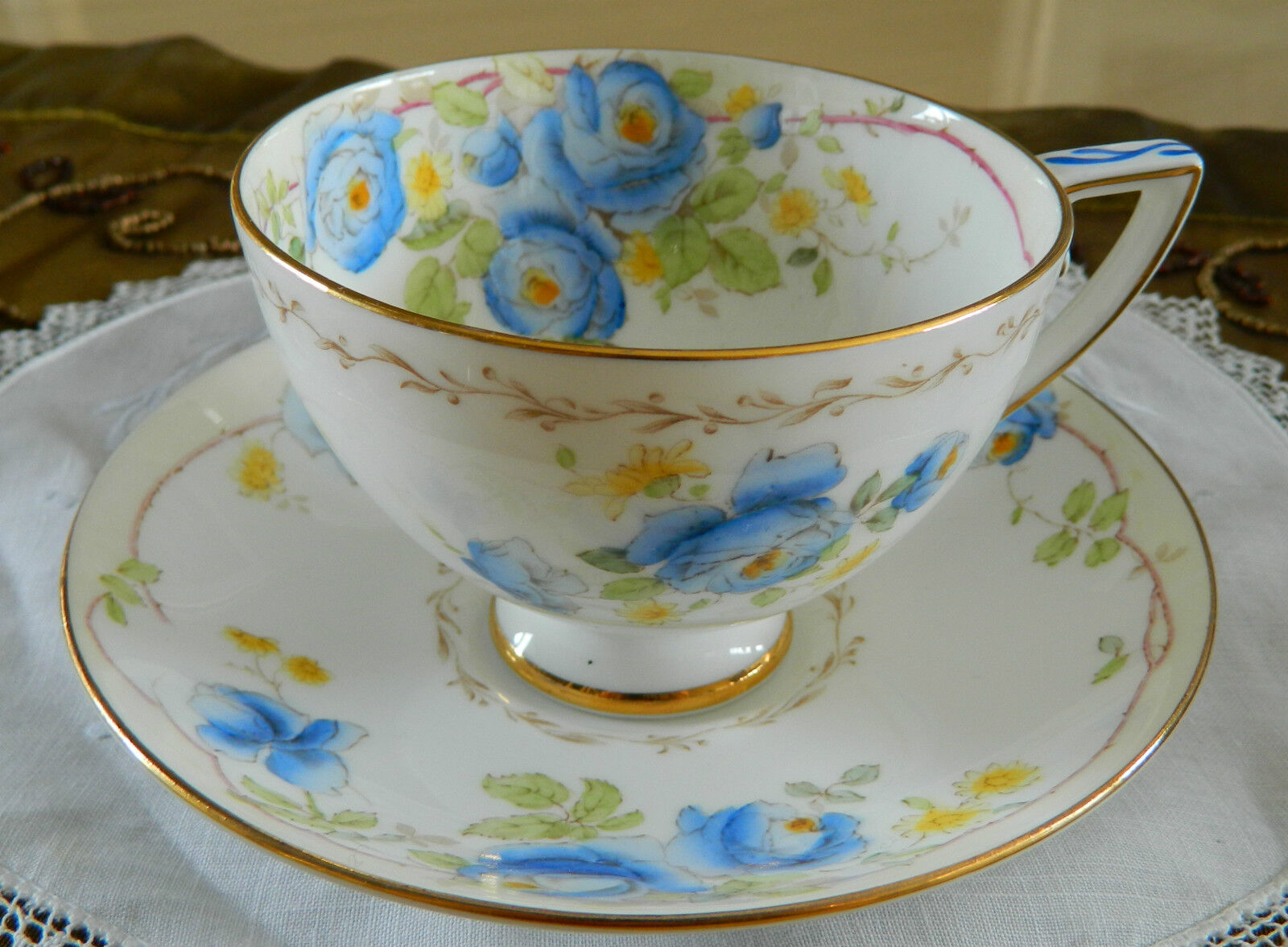 ROYAL DOULTON HANDPAINTED ROSA GOLD VINTAGE TEACUP TEA CUP AND SAUCER  England 