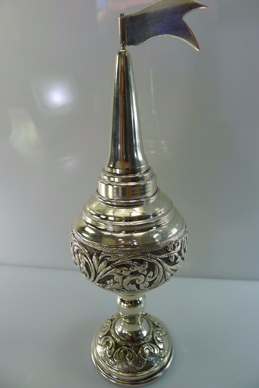 VINTAGE SOLID 925 SILVER JUDAICA BESAMIM SPICE TOWER WITH A RAISED DECORATION