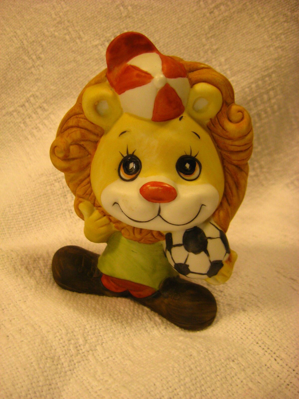 Vintage ENESCO Figurine Soccer Lion Red White Hat 1980 5\
