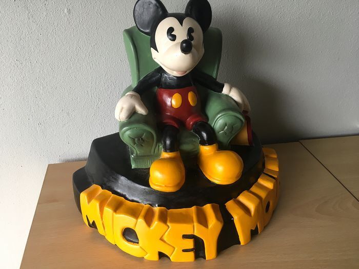 Extremely Rare Walt Disney Mickey Mouse in Chair Demons Merveilles Fig Statue