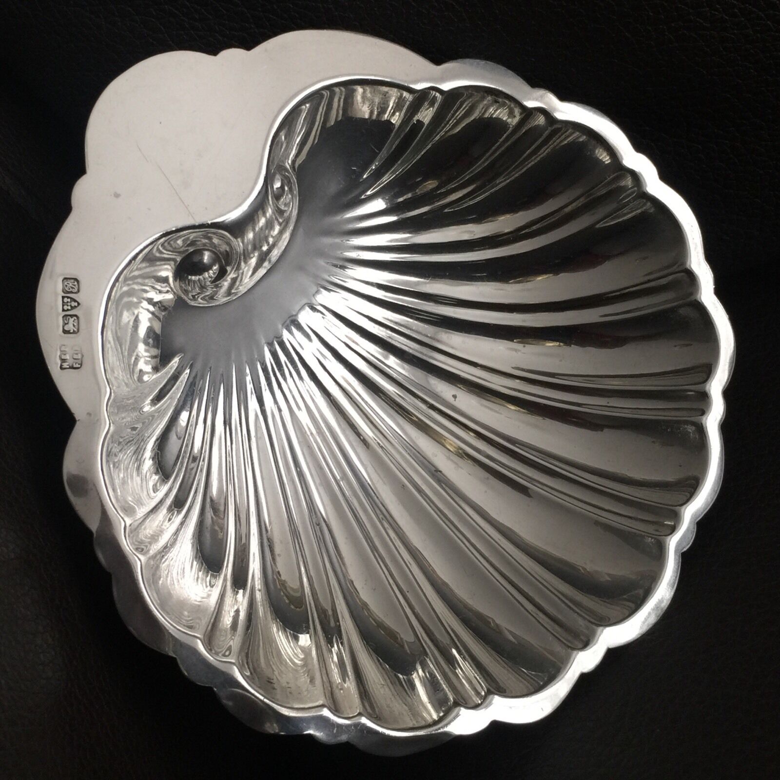 Antique Edwardian (1917) Chester Hallmarked Solid Silver Shell Shaped Salt Dish