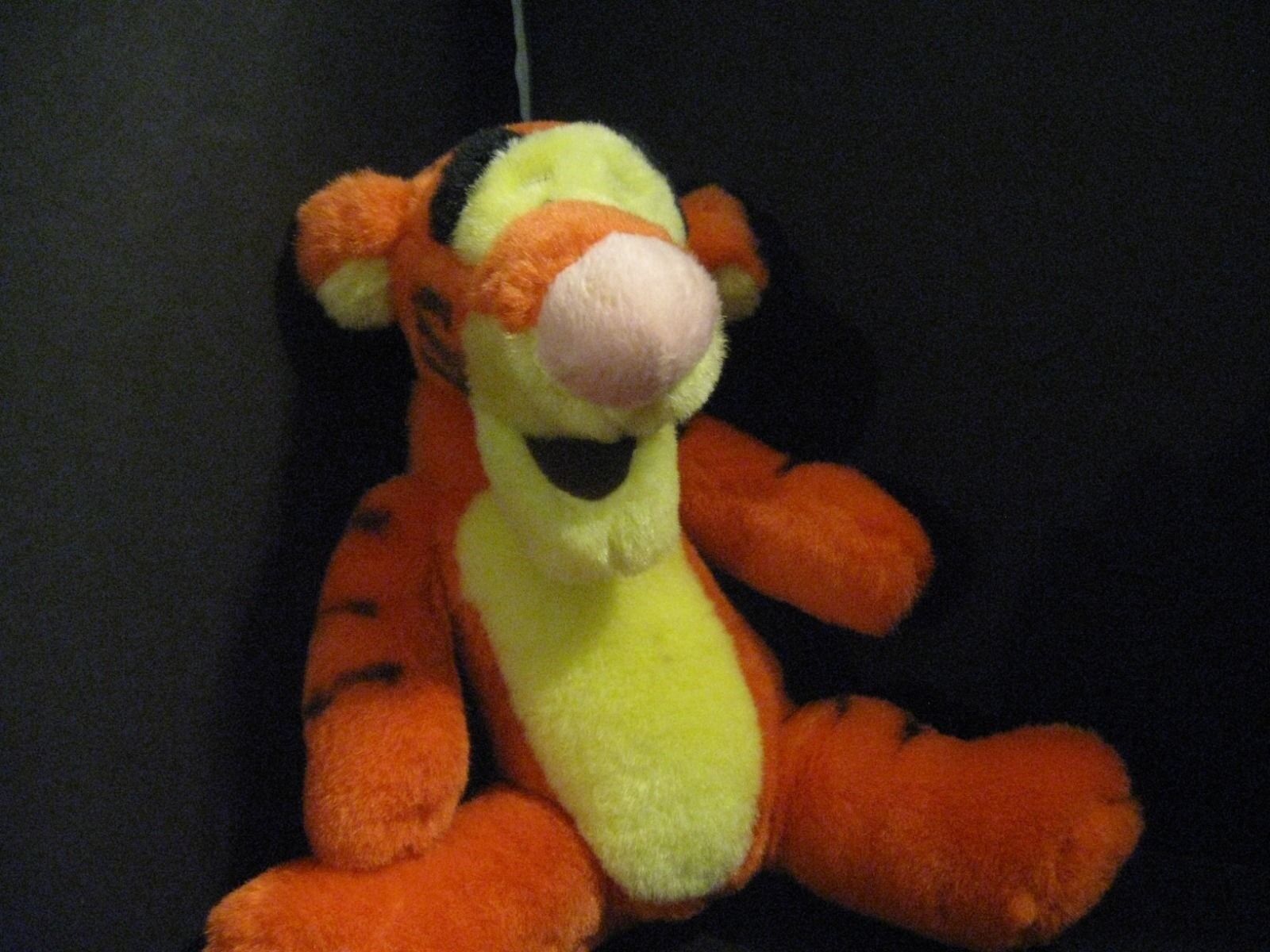 Walt Disney World Tigger Talks & Moves Plush Stuffed Winnie Pooh Works See Video