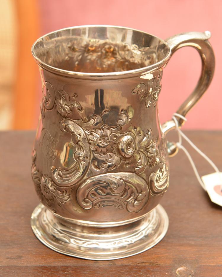Small George III sterling silver mug Lot 1025