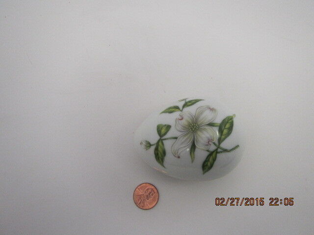 Vintage Porcelain White Flower Egg Gold Gilt Trim Japan 03169 Trinket Box China