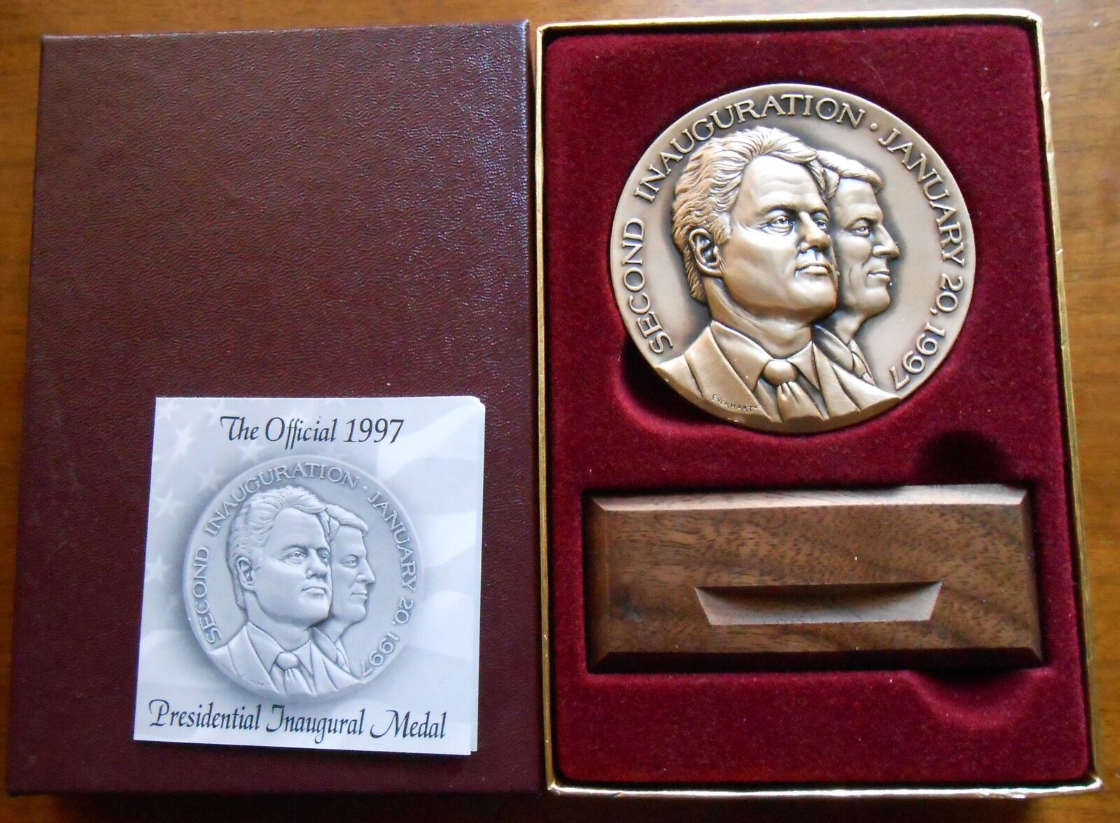 COMPLETE  OFFICIAL 1997 PRESIDENT BILL CLINTON INAUGURAL BRONZE MEDAl 2 3/4\'\