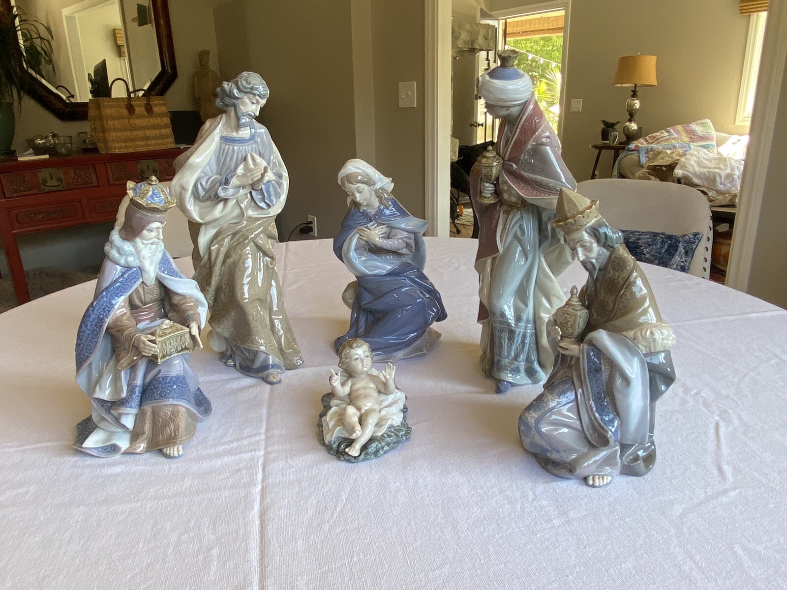 LARGE LLARDO SIX PEICE PORCELAIN NATIVITY SET - RARE - ONLY USED ONCE LARGE LLARDO SIX PEICE PORCELAIN NATIVITY SET - RARE - ONLY USED ONCE