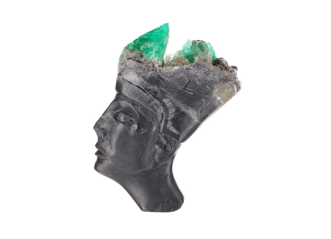 Beautiful Hand carved Egyptian Goddess Rough Colombian Emerald - Collectors Item Beautiful Hand carved Egyptian Goddess Rough Colombian Emerald - Collectors Item
